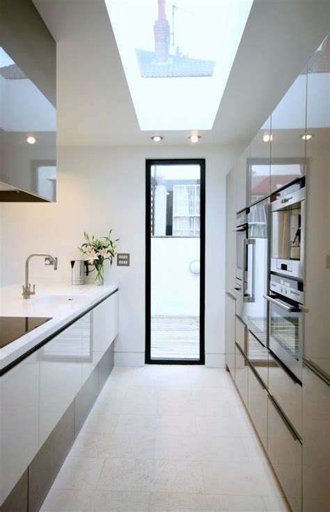 Storage needs to be accessible, efficient and functional. 47 Best Galley Kitchen Designs | Макеты кухни, Дизайн ...