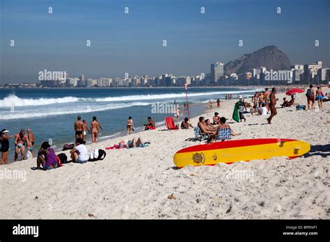 copacabana bikini string banque de photographies et d images à haute résolution alamy
