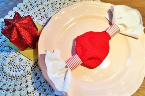 Fun Ways to Fold Your Napkins for Christmas Dinner