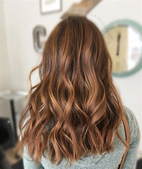 So no matter what your style statement or how exactly you love here you can see another classic example of caramel highlights on short hair. Pin on pretty pretty