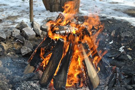 How To Build The Perfect Campfire The Prepper Journal