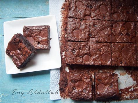 Masukkan kacang dan ekstrak vanila ke dalam campuran coklat dan gaul. Brownies-coklat-susu, Resepi Brownies Sedap, | RECIPE ...