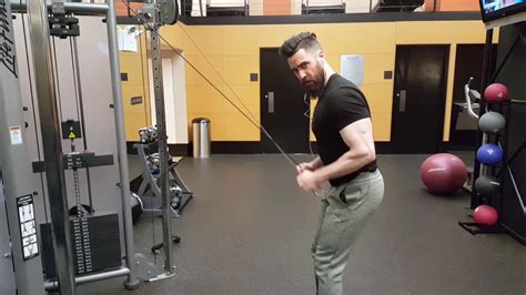 English Coach Cable Cross Tricep Extension Youtube