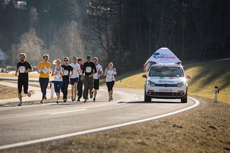 Zahlreiche menschen liefen heute beim wings for life world run für die, die es nicht können. Wings for Life World Run 2014 | Red Bull