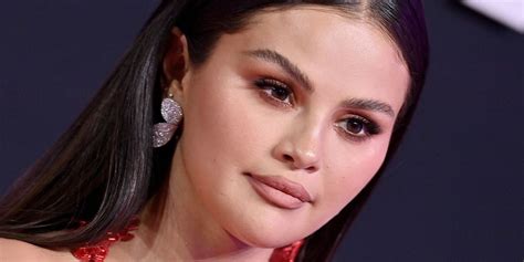 Selena Gomez Reacts To Viral Vmas Footage Declares Shell Never Be A Meme Again