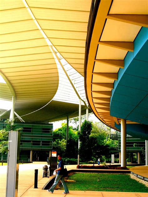 Universiti teknologi petronas (utp), established 10 january 1997, is one of the leading research universities in the region. jalan-jalan-jalan: universiti teknologi petronas