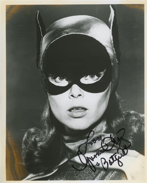 Lot Batman Yvonne Craig Signed Photo