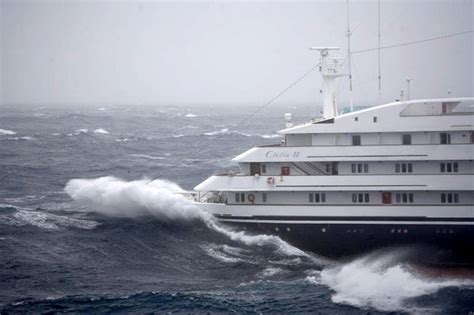 Cruise Ship Slammed By Enormous Antarctic Waves Daily Mail Online