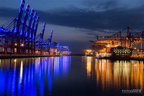 Hamburger Hafen Waltershof Blue Port Bei Nacht Foto And Bild
