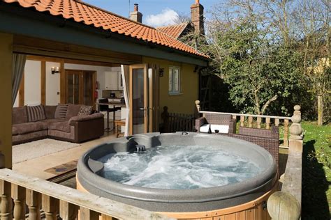 Best Holiday Cottages With Hot Tubs In The Uk Glamour Uk