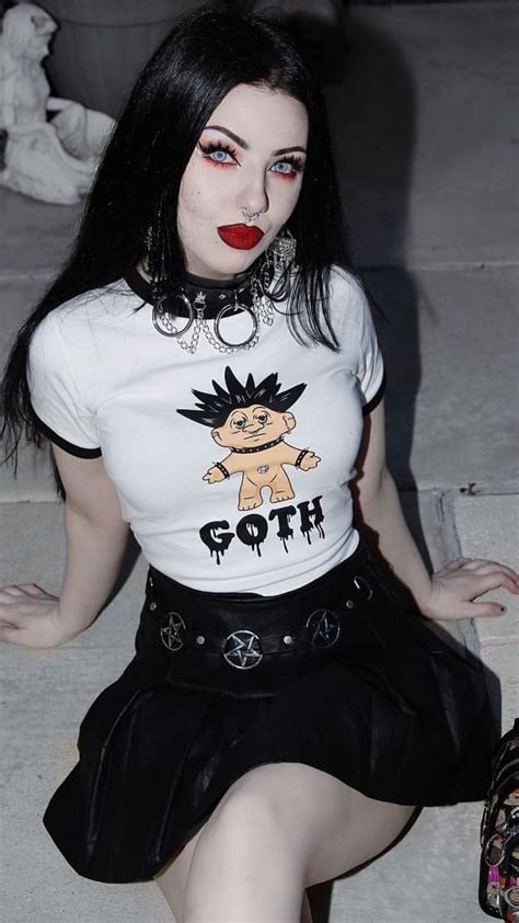 Pin By Sławka Natalia Nadolska On Gothic Style Hot Goth Girls Gothic Outfits Goth Women