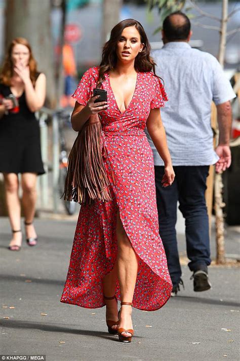 Vicky Pattison Displays Her Amazing Legs In Floral Dress In Sydney Daily Mail Online