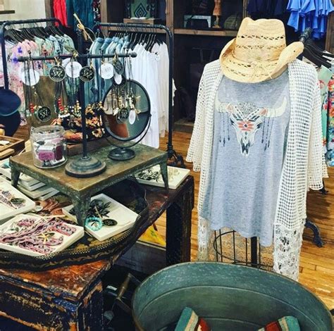 Red butterfly mercantile mug $ 10. PIONEER WOMAN, MERCANTILE STORE | Pioneer woman, Women ...