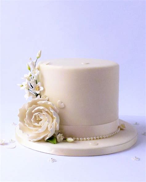 Small Wedding Cake Round With Sugar Flowers Karens Cakes