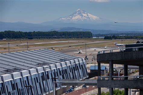 Car crashes through PDX fence; driver dies - oregonlive.com