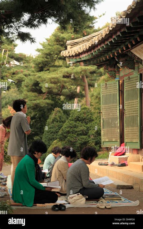 South Korea Seoul Bongeun Sa Buddhist Temple People Praying Stock
