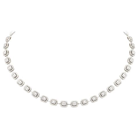 Breathtaking Diamond 18 Karat White Gold Necklace For Her For Sale At