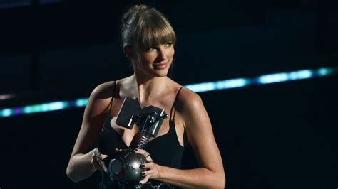 Taylor Swift Wins Big At The “mtv Emas” 2022 Digital Studio Middle East