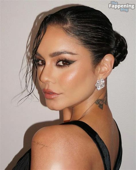 Vanessa Hudgens Flashes Her Nude Tits At The Vanity Fair Oscar Party 22 Photos Fappeninghd