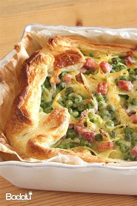 Timballo di tagliatelle in crosta. Tagliatelle con piselli e prosciutto cotto in crosta ...