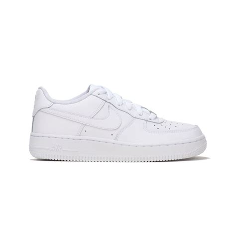 This pair is made from premium leather — as you'd expect — and has a chunky air cushioned sole that provides comfort both on and off the court. Nike Air Force 1 07 Sneaker Damen Weiss F112 weiss