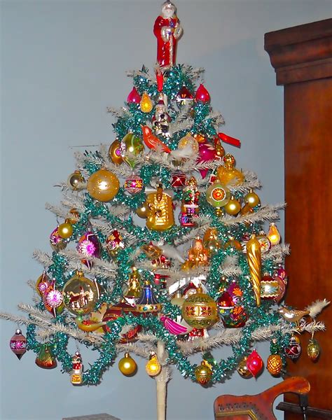 Knickerbocker Style And Design A Victorian Aluminum Christmas Tree