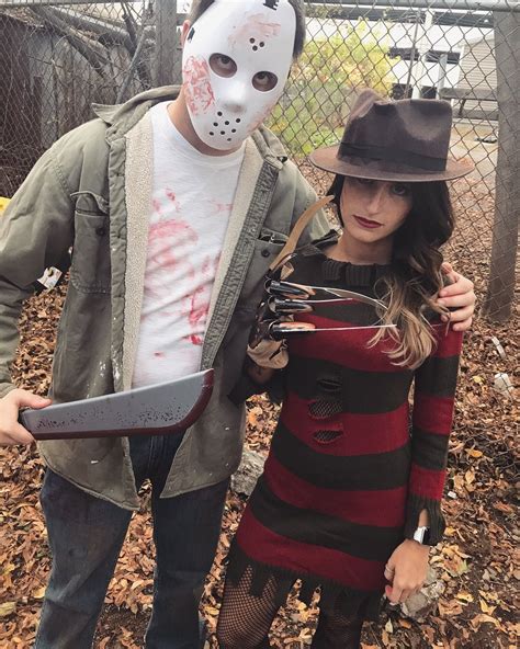 Em 2002, wolfgang petersen foi definido para dirigir um filme de batman vs superman com um roteiro de akiva goldsman. Couples costume Freddy VS Jason | Cute couple halloween costumes, Horror halloween costumes ...