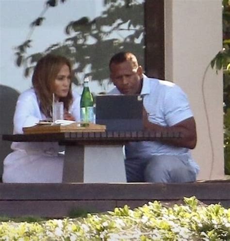Jennifer Lopez And Fiancee Alex Rodriguez Pictured Kissing On A Balcony