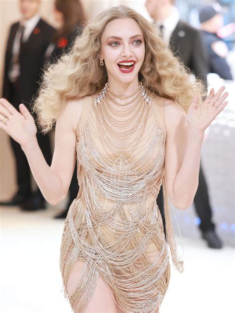 Amanda Seyfried Wore A Risqu Naked Dress To The Met Gala