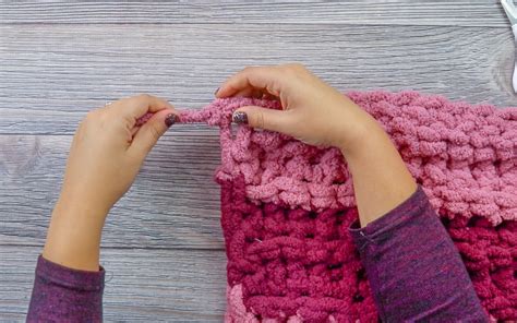 Finger Knitted Blanket Tutorial Finger Knitting Finger Knitting Blankets Chunky Crochet