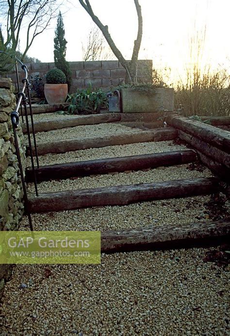 Small garden design | owen chubb garden landscapers. Pin by Ana Nowak on Trädgård Hamnvik | Garden steps ...