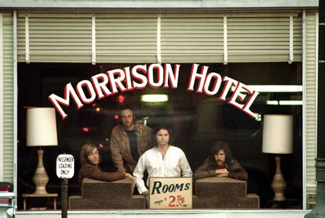 The Doors 犯規拍《morrison Hotel》封面，破酒館照催生 Hard Rock Cafe 樂手巢 Ysolife