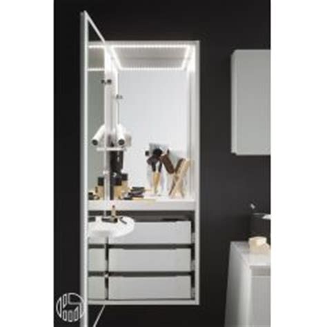 In puncto komfort und preisleistung kann dem web wohl kaum jemand den rang abschlagen. Campus M - Make up unit in wood, with internal LED light ...