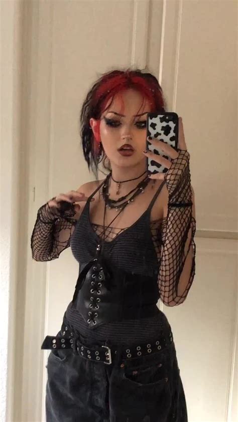 Pin By Samantha On Fashion Inspiration In 2020 Grunge Outfits Goth