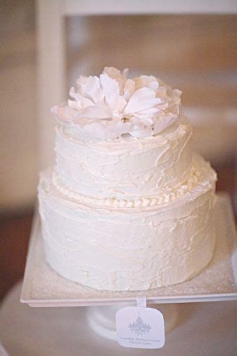 Love The Look Of The Rough Frosting Job Wedding Cake Inspiration