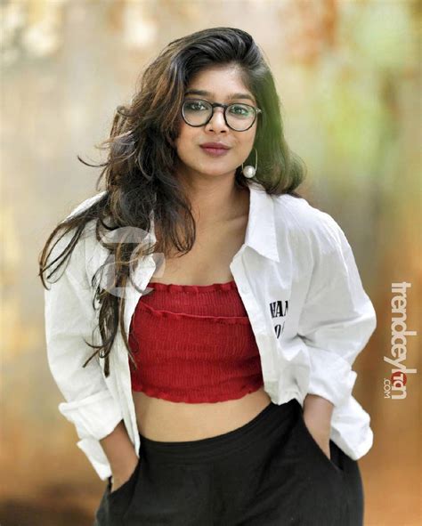 Vj Paaru Hot Stills As She Looks Ravishing In These Stills