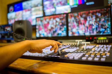 To scatter or sow (seed or something similar) over a broad area broadcasting seed broadcasting fertilizer on a lawn. Broadcast Advertising - a Complete Definition