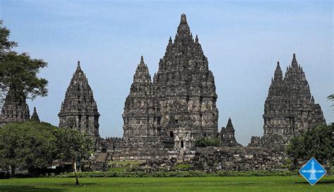 Semua bikin kangen kalau udah ninggalin kota istimewa ini. Candi Prambanan | Gambar, Informasi, Sejarah, Lokasi, dan ...