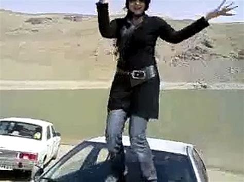 رقص دختر ایرانی روی ماشین Video Dailymotion