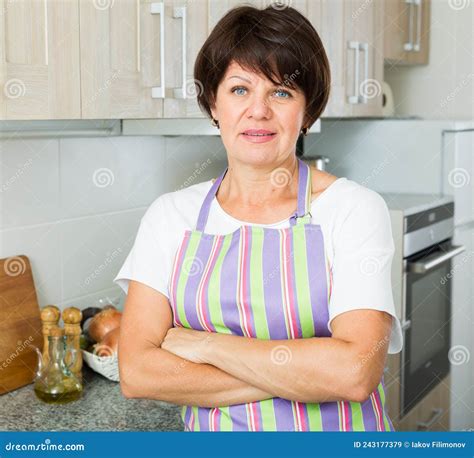 Smiling Mature Woman Kitchen Stock Image Image Of Helper Preparing