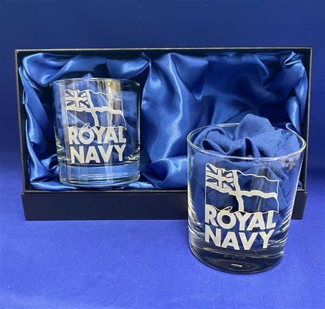 The Royal Navy A Beautiful Twin Set Of Whisky Glasses Featuring The Engraved Logo Of The Royal