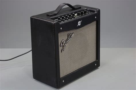 Fender Mustang I V2 20 Watt 1×8 Inch Combo Electric Guitar Amplifier