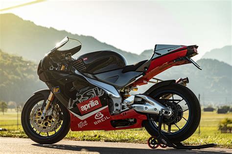 Note this manual must be considered as an integral part of the vehicle and must always accompany it, even in case of resale. For sale - 2000 Aprilia RSV Mille R
