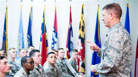 This Us Air Force Commander Helps Elon Musks Interns Launch Spacex