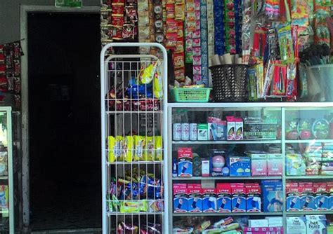 Selektif memilih harga memang perlu, namun jangan lupa menetapkan tempat yang anda gunakan untuk membuka usaha konter pulsa. Daftar Harga Etalase Toko, Jenis, dan Cara Pilihnya untuk ...