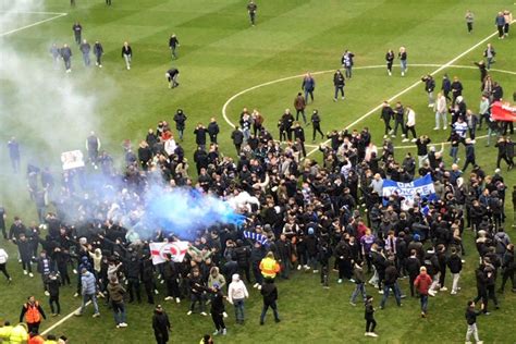 Hundreds Of Reading Fans Invade Pitch In Protest To Owner Dai Yongge