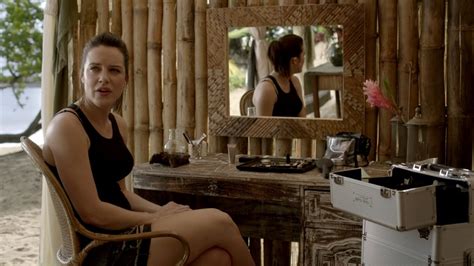 Nackte Michelle Ryan In Death In Paradise
