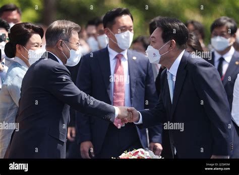 Le Nouveau Président De La Corée Du Sud Yoon Suk Yeol Tremble La Main