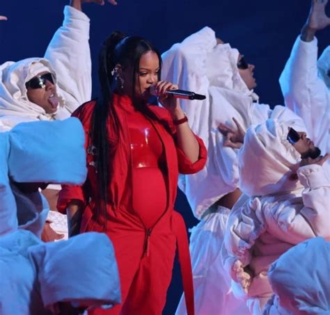 Rihanna Reveals Shes Pregnant With A Second Child By Showing Pregnant