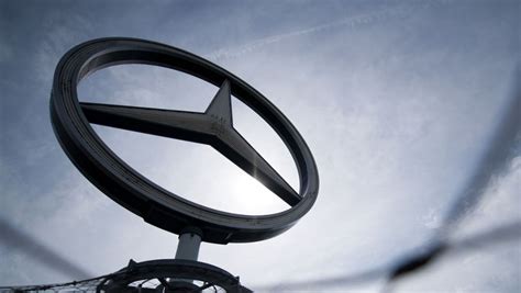Stuttgarter Autobauer Daimler Verkauft Mehr Autos Von Mercedes Benz